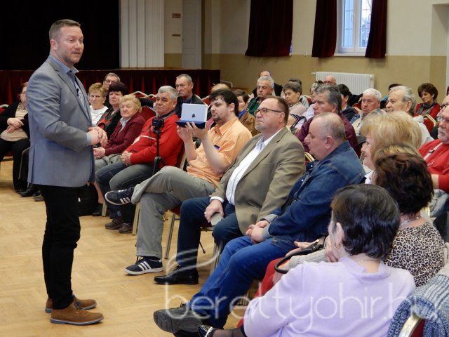 Igaz beszéd - dr. Ujhelyi István Berettyóújfaluban 21